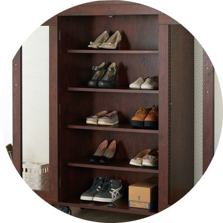 Nella parte inferiore sono presenti delle ruote facili da spostare.